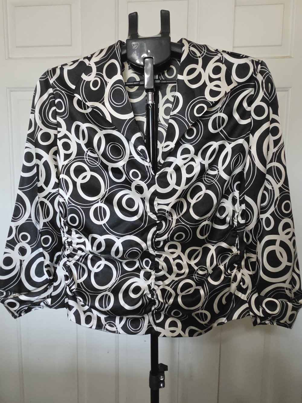 • Dressbarn Women Blouse White Geometric Circle Swirl Ruched Zipper Large